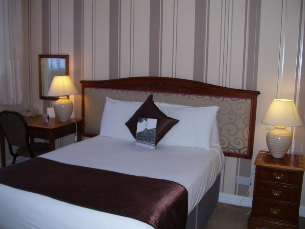Fownes Hotel Worcester Rum bild